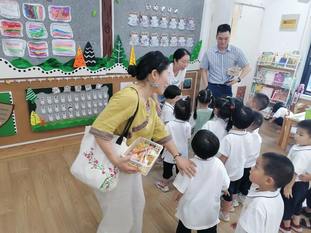 小班防拐防骗黑板报_幼儿园防拐防骗教案小班_小班防拐防骗安全教育