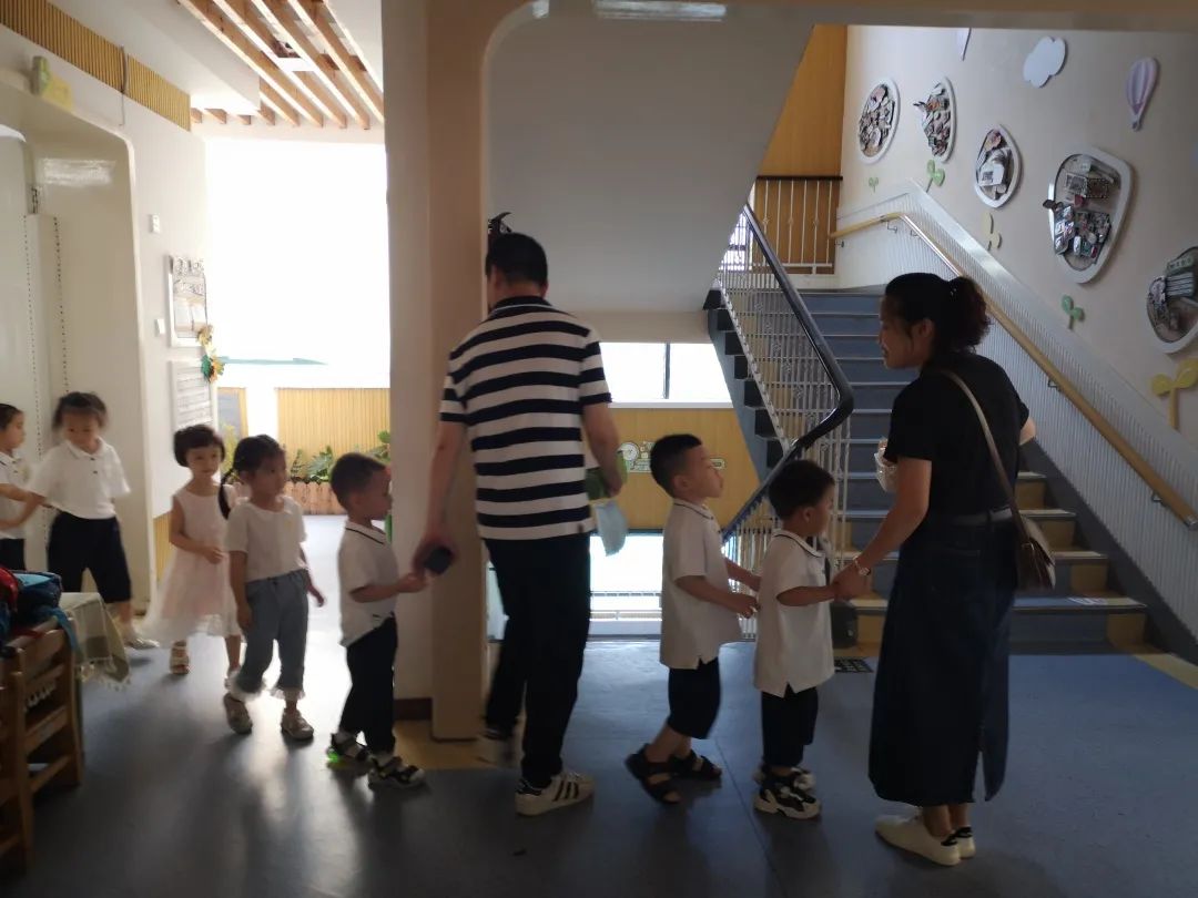 小班防拐防骗黑板报_小班防拐防骗安全教育_幼儿园防拐防骗教案小班