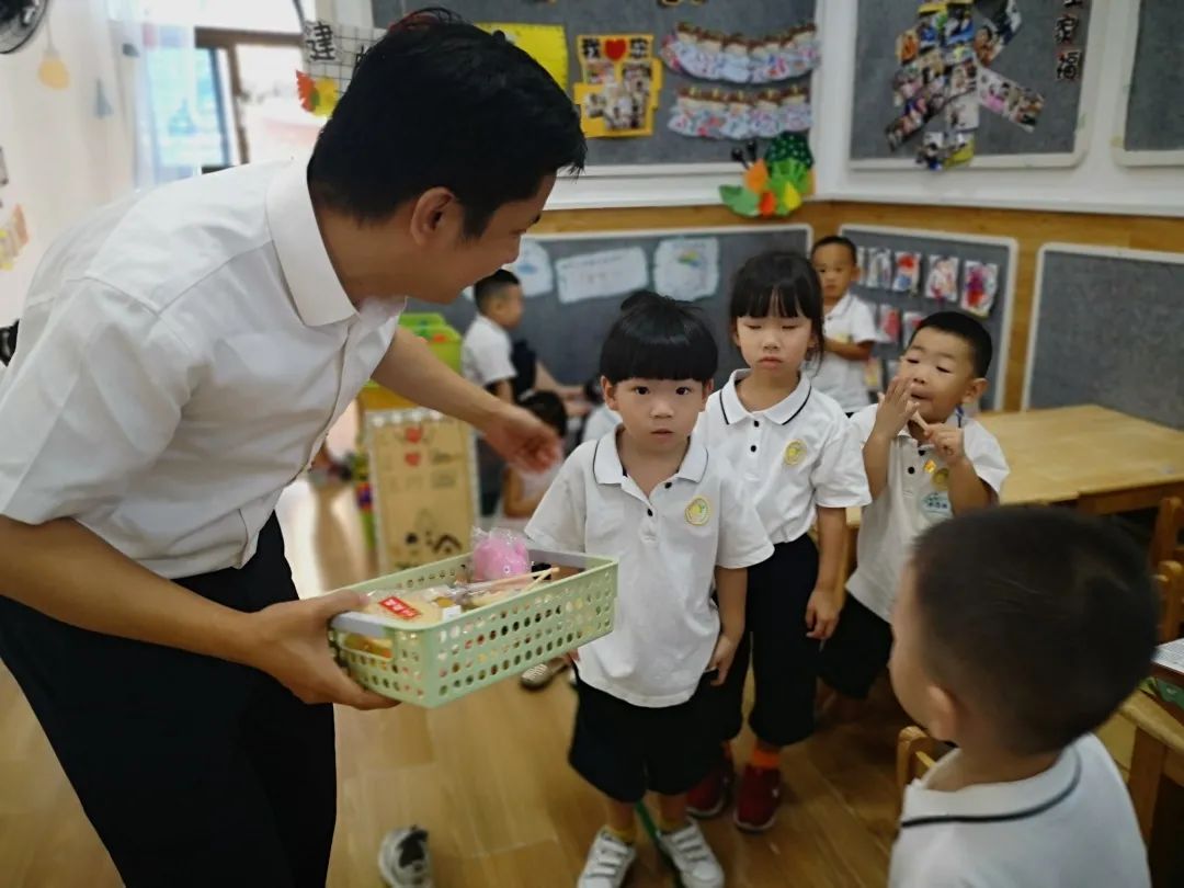 小班防拐防骗黑板报_幼儿园防拐防骗教案小班_小班防拐防骗安全教育